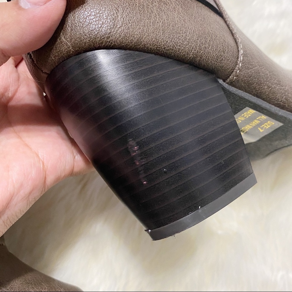 CHARLOTTE RUSSE Booties - Picture 6 of 6